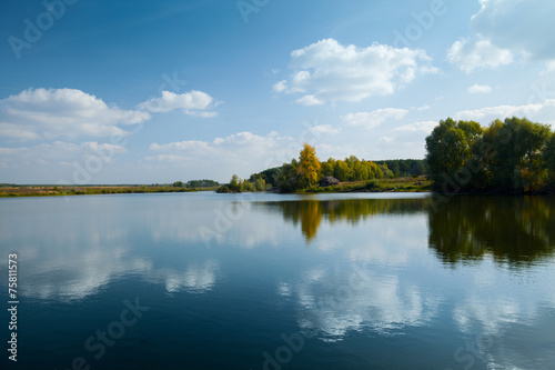 Fototapeta Naklejka Na Ścianę i Meble -  Pond with sky
