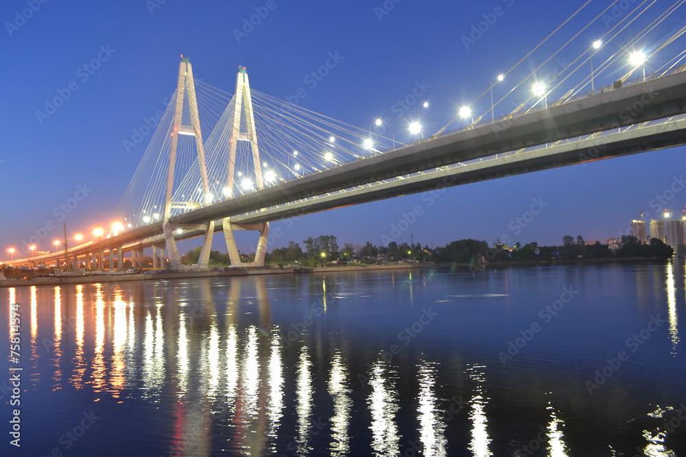 Obraz premium Cable-stayed bridge at night
