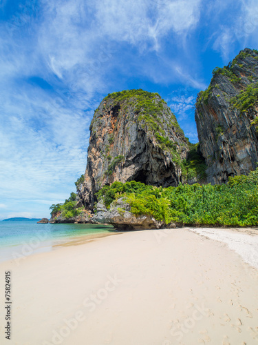 The railay tropical beach thailand © Netfalls
