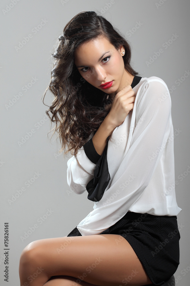 Fototapeta premium Ritratto di ragazza in studio