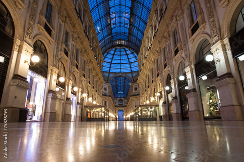 Galleria di Piazza Duomo Milano photo