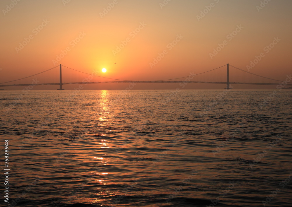 明石大橋と日の出