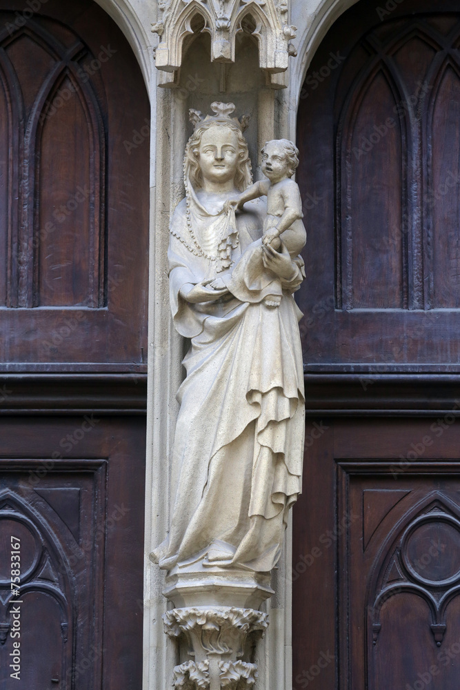 Virgin Mary with baby Jesus, portal of Minoriten church, Vienna