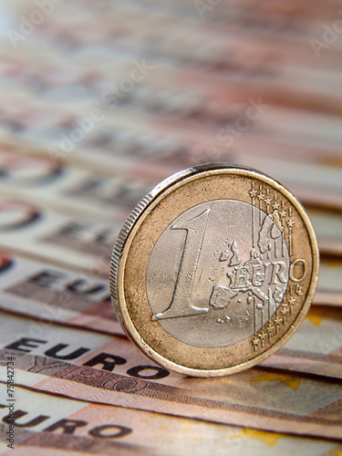 One euro on banknotes of Europe