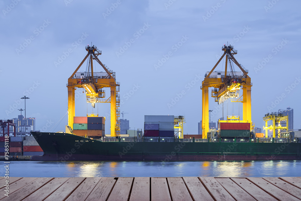 Gantry crane loading and unloading cargo container from cargo ship at ...