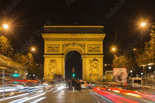 Arch of Triumph of the Star  in Paris (France) at night © krivinis