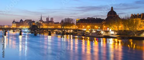 Seine river and Old Town of Paris (France) at night © krivinis