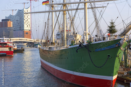 Altes Segelschiff im Hafen von Hamburg