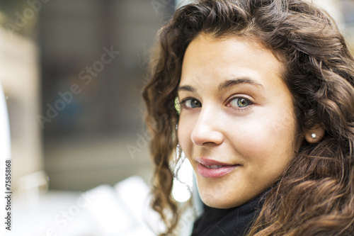 Fotografie Attractive woman looking to camera with a subtle smile