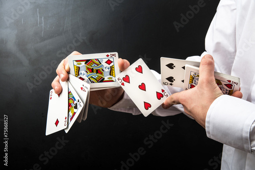 gioco di prestigio con le carte photo