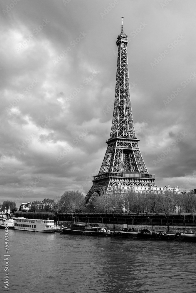 Obraz premium Eiffel Tower in Paris, France.