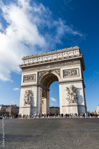 Arc de Triomphe in Paris, France © norbel