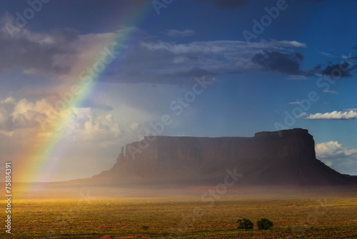 Regenbogen über dem Monument Valley, USA