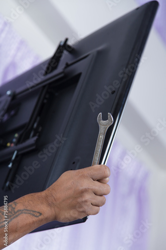Installing mount TV © Naypong Studio