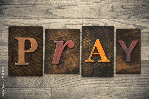 Foto Pray Concept Wooden Letterpress Type