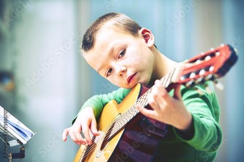Little guitarist