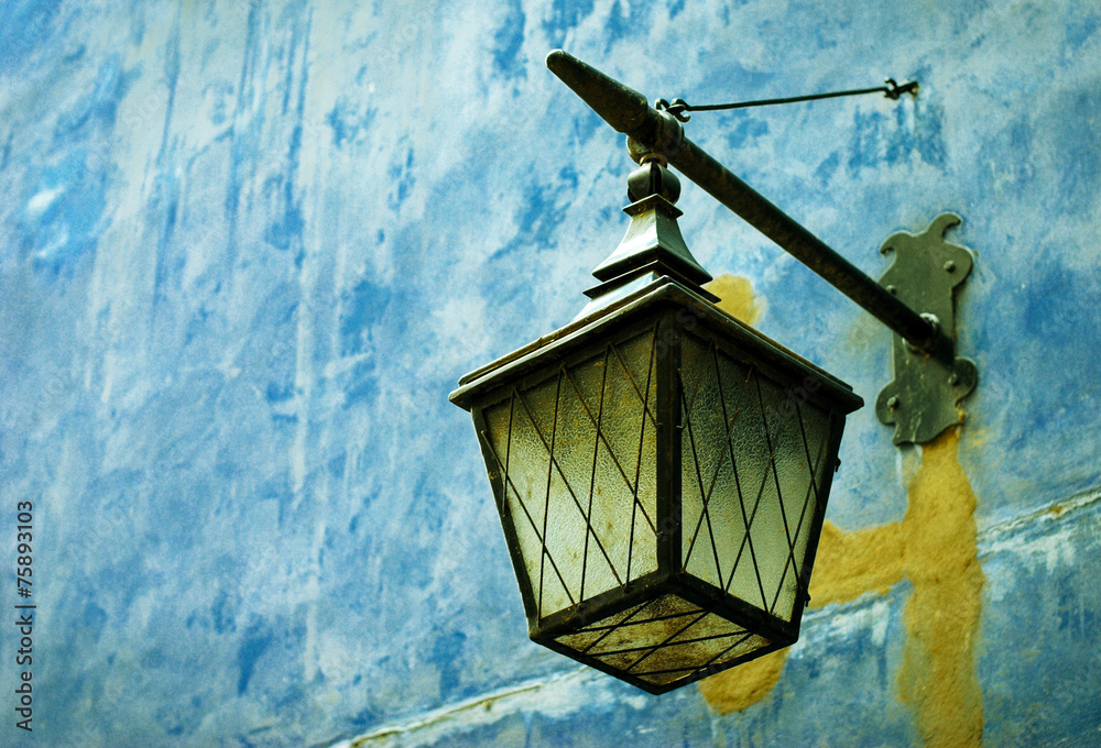 Obraz premium Retro lampstreet in Warsawa