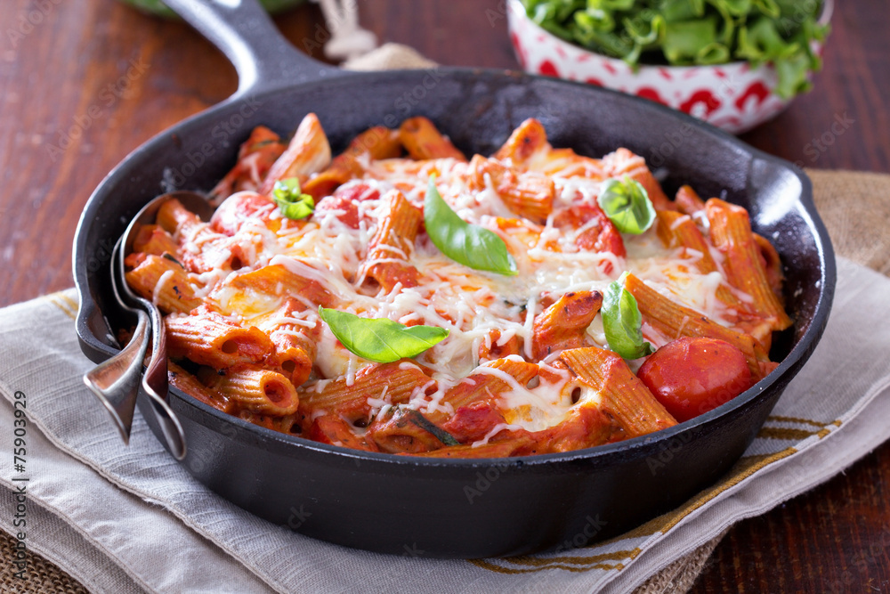 Pasta bake with penne, tomatoes and mozarella Pasta bake with penne, tomatoes and mozarella