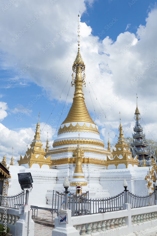 Fototapeta premium White Pagoda