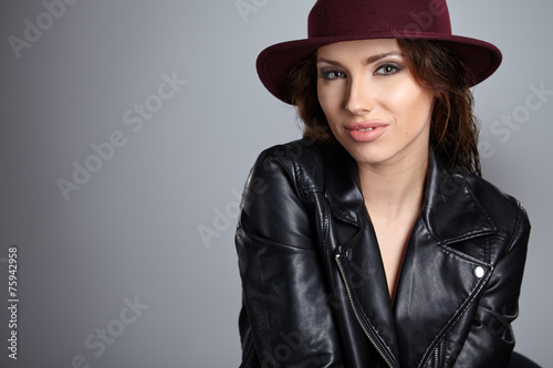 Young woman with hat © ZoomTeam