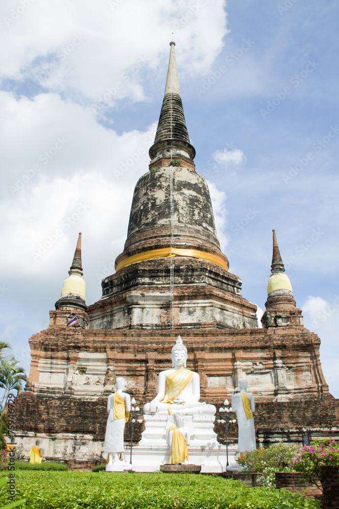 Naklejka premium temple pagoda in watyaichaimongkol ayutthaya