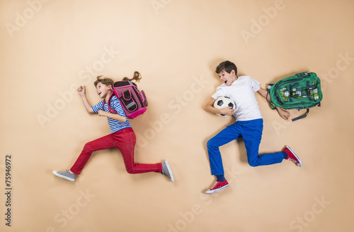 Obraz na plátně Children running to school