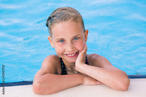 Cute little girl in swimming pool © len44ik