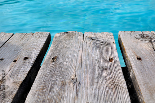 planches menant à l'eau