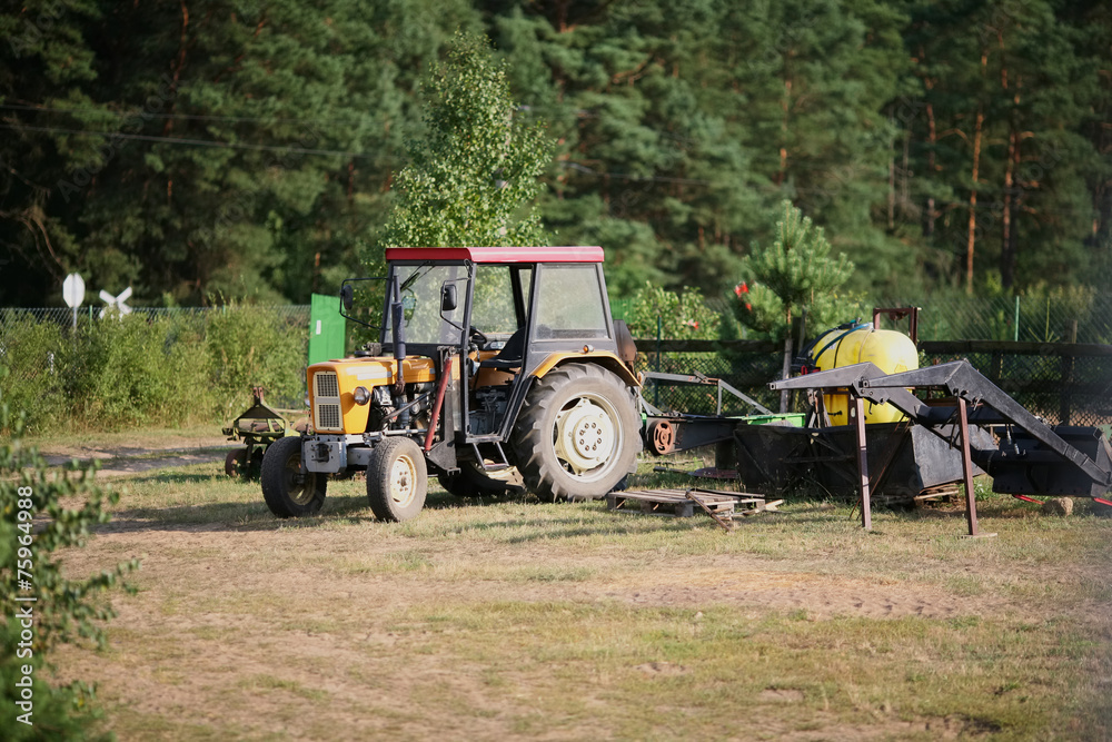 Naklejka premium Ciągnik C-330 Traktor Trzydziestka