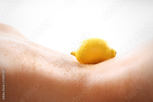 Cytryna,naturalna witamina c pomoc w wybielaniu skóry