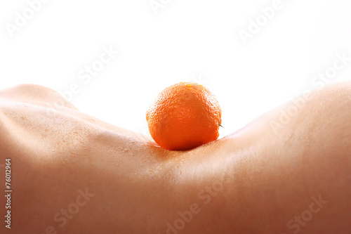 Pomarańczowa skórka, ciało kobiety
