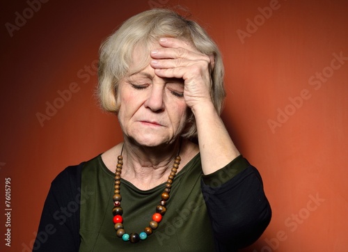 Obraz na płótnie Mature woman with problems. w salonie