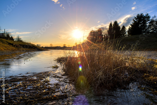 Sonnenuntergang am Bach
