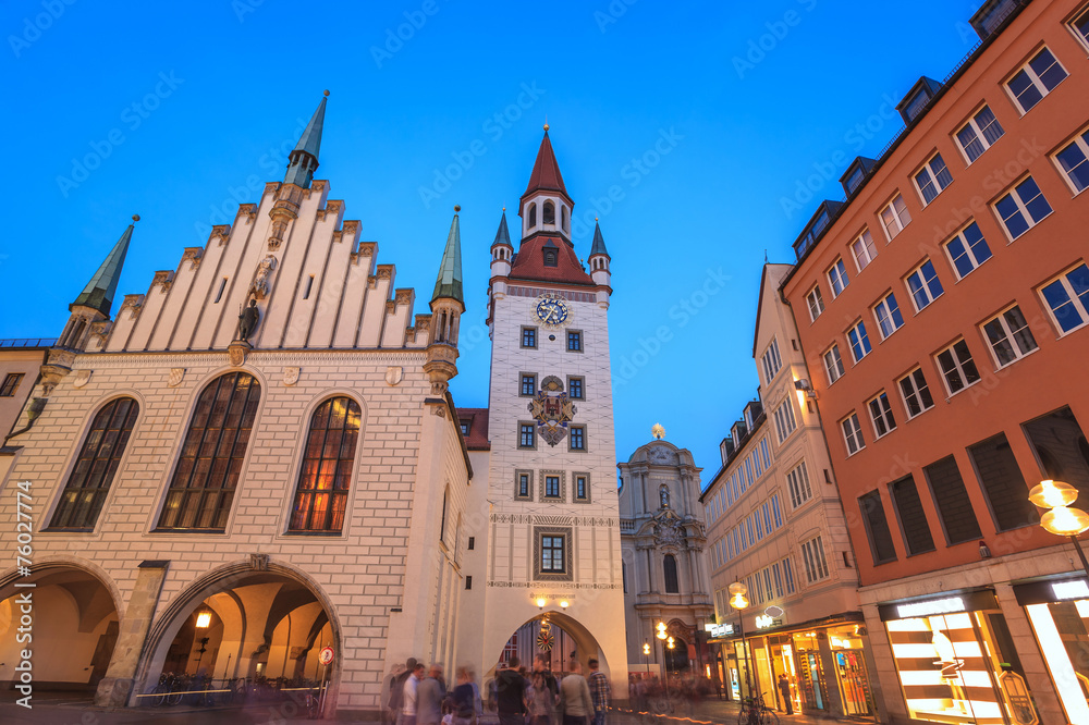 Fototapeta premium night scene at the old town hall of Munich city, Germany