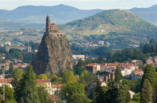 Puy en Velay - le rocher d'Aiguilhe photo