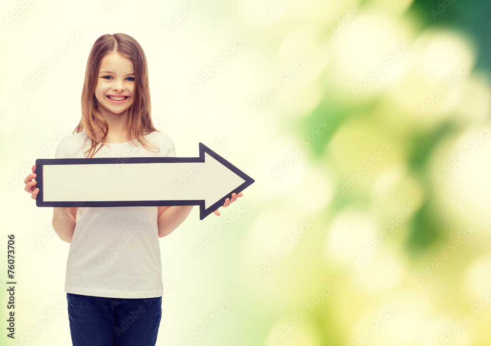 Fototapeta premium smiling girl with blank arrow pointing right