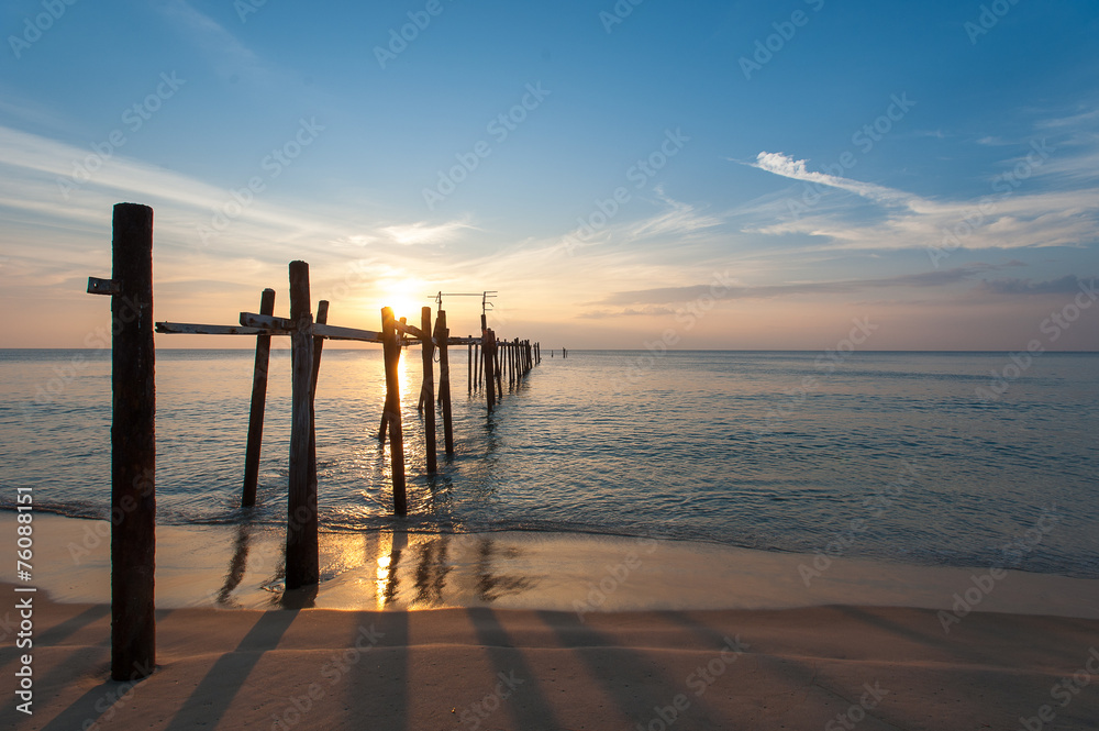 Obraz premium Colorful sunset over the sea