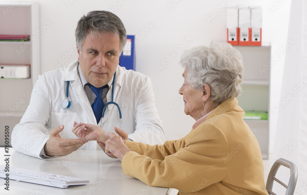 Obraz premium consultation Dermatologie Femme Senior