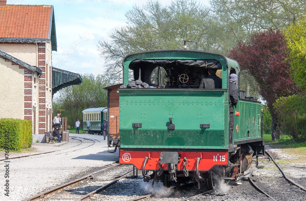 Fototapeta premium Manoeuvre de locomotive en gare du Crotoy, Somme, Picardie