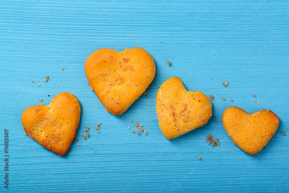 Obraz premium Heart-shaped cookies on wooden background.