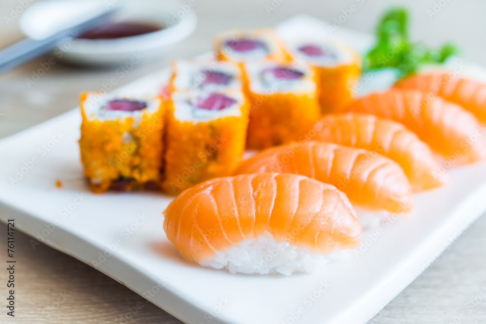 Sushi roll Sushi roll