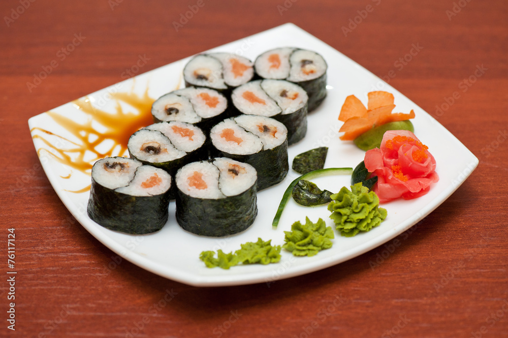 Roll with smoked eel and salmon Roll with smoked eel and salmon