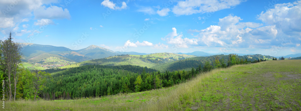 Fototapeta premium Mountain panorama quiet plateau in Ukrainian Carpathians