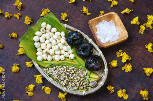 Slika na platnu Vietnamese food, sweet lotus seed gruel