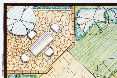 Photo Backyard garden plan with stone patio