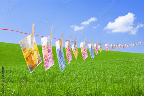 Schweizer Fanken auf Wäscheleine