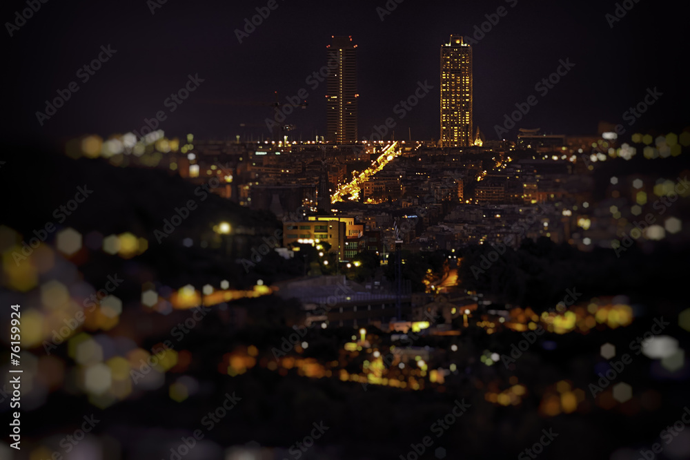 Fototapeta premium Barcelona skyline at night