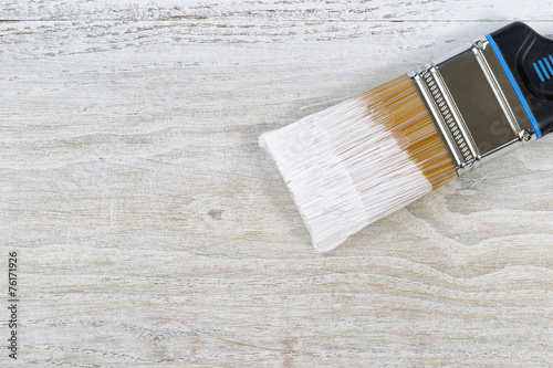 Fototapeta Naklejka Na Ścianę i Meble -  Wet paint brush ready to apply paint on old boards