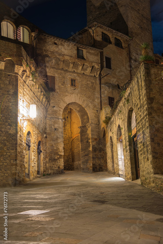 Fototapeta Naklejka Na Ścianę i Meble -  San Gimignano by night - Italy