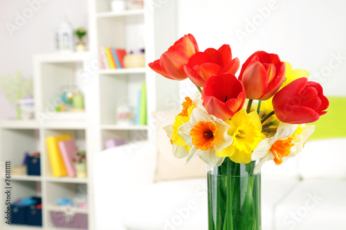 Fototapeta Naklejka Na Ścianę i Meble -  Beautiful spring flowers in vase on home interior background